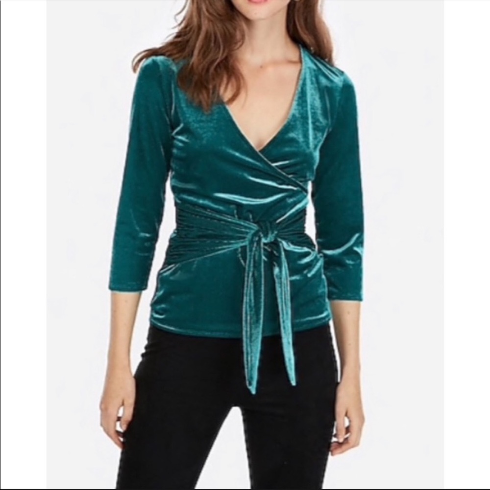 5 for $25🎈Express one eleven gorgeous emerald green wrap top